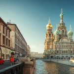 Каковы основные различия между жизнью в Москве и Санкт-Петербурге?