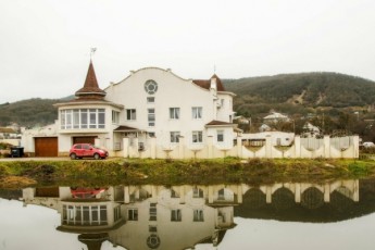 Продам прекрасный дом в Байдарской долине Крыма