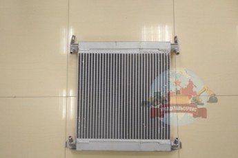 Радиатор масляный VOE 11890332 Volvo BL71