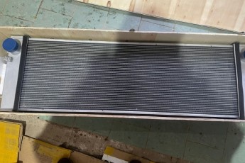 Радиатор охлаждения водяной XB00004994, XB00004995 Hitachi